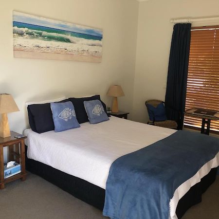Beachhouse Bed And Breakfast Redcliffe Exterior foto